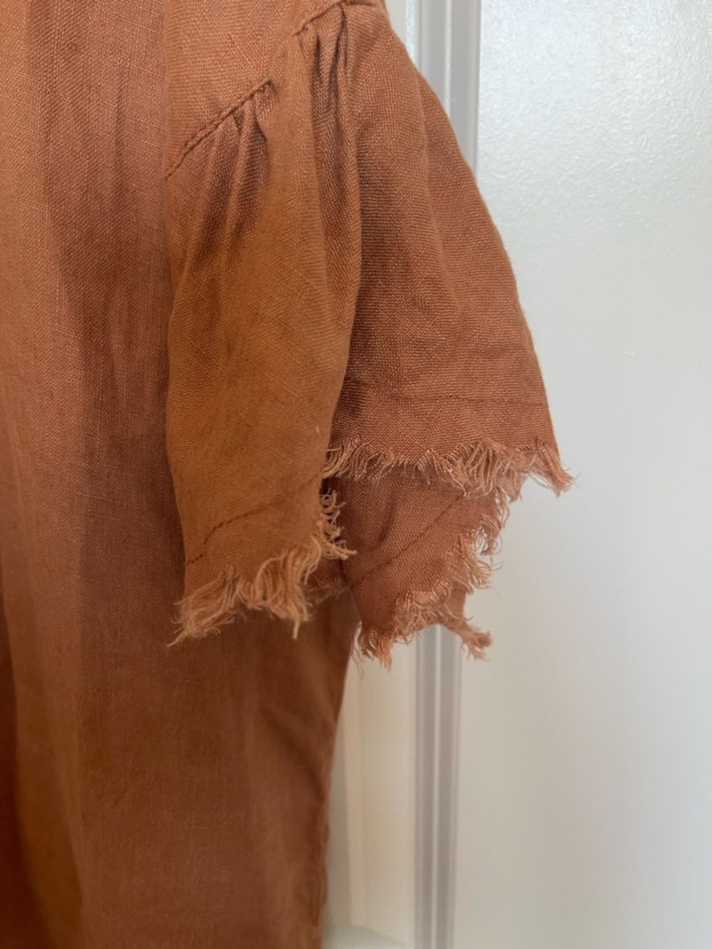 Women’s Copper/Brown Frayed V-Neck Linen Top - Picture 3 of 4